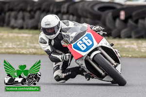 Alan Johnston motorcycle racing at Bishopscourt Circuit
