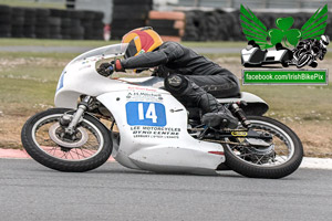 Nigel Moore motorcycle racing at Bishopscourt Circuit