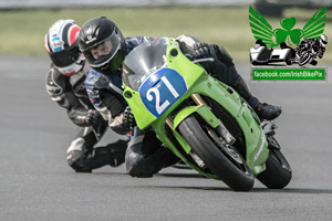 Scott Russell motorcycle racing at Bishopscourt Circuit