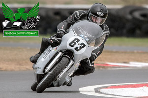 Ian Thompson motorcycle racing at Bishopscourt Circuit