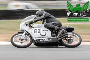 Ian Thompson motorcycle racing at Bishopscourt Circuit